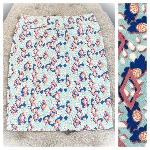 💕Beautiful LuLaRoe Cassie Pencil Skirt💕 - Picture 1 of 5